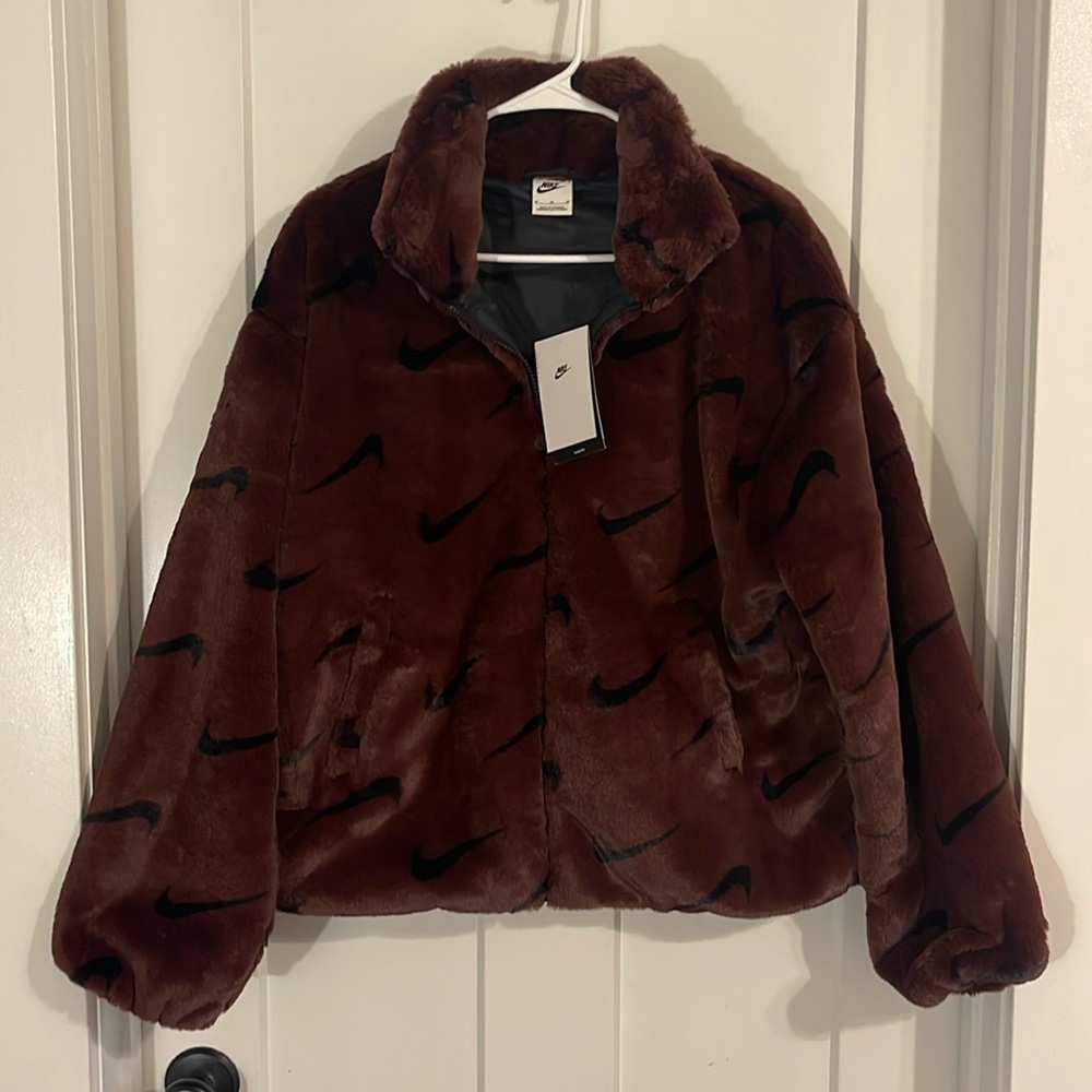 Nike Woman’s Faux Fur Burgandy Jacket Size M/ Loose Fit